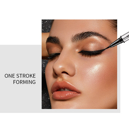 Wasserfester & wischfester Eyeliner