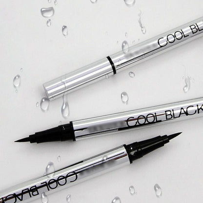 Wasserfester & wischfester Eyeliner