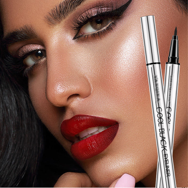 Wasserfester & wischfester Eyeliner